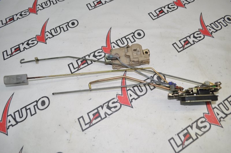Замок левой двери VehiCross 1998 UGS25DW 6VD1