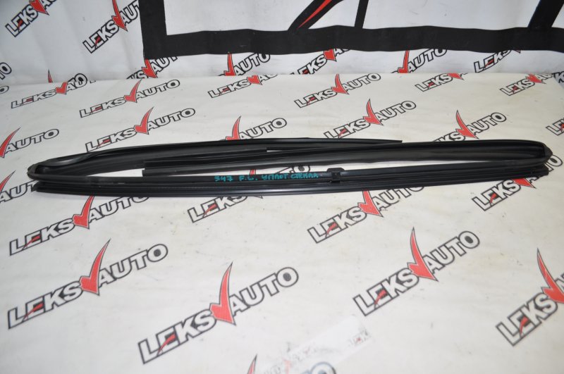 Уплотнитель стекла двери левый Isuzu VehiCross UGS25DW 6VD1