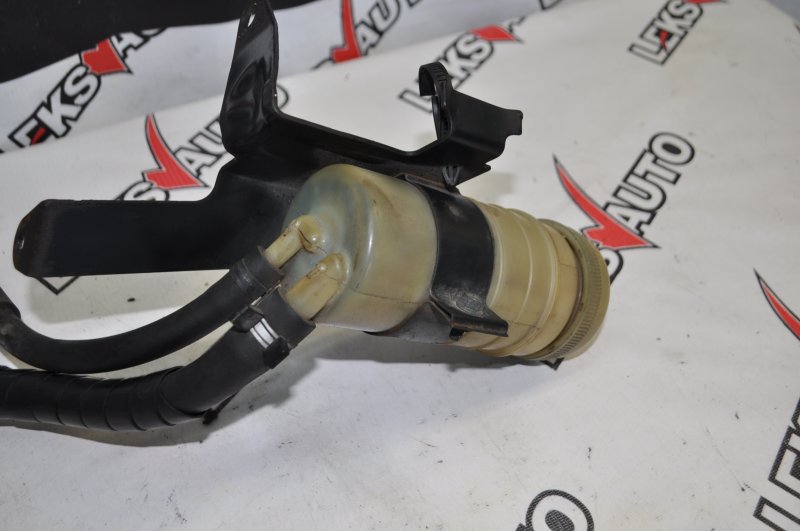 Бачок ГУР-а (в сборе) Isuzu VehiCross UGS25DW 6VD1