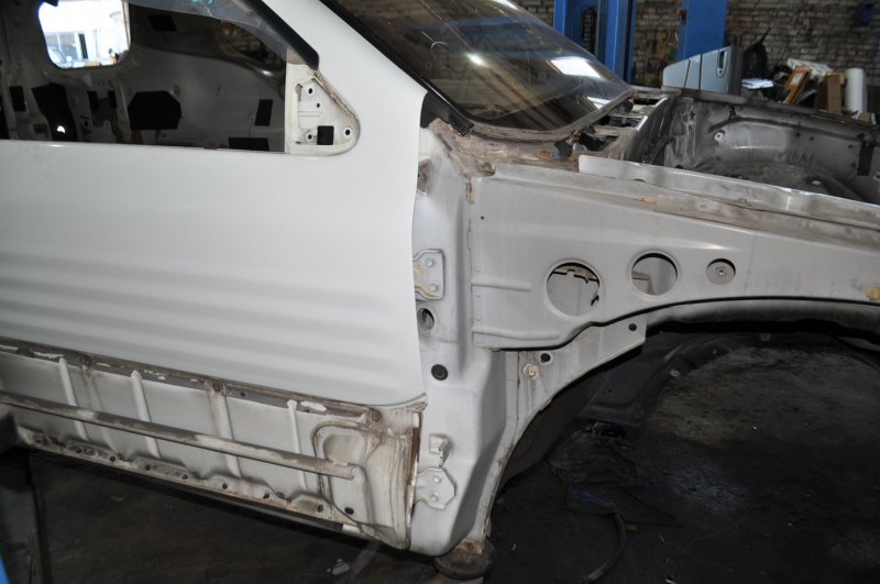 Дверь правая VehiCross 1998 UGS25DW 6VD1