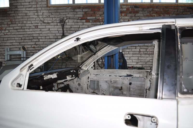 Дверь левая Isuzu VehiCross UGS25DW 6VD1