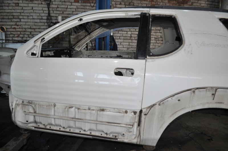 Дверь левая VehiCross 1998 UGS25DW 6VD1