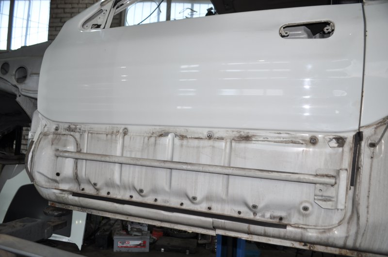 Дверь левая VehiCross 1998 UGS25DW 6VD1