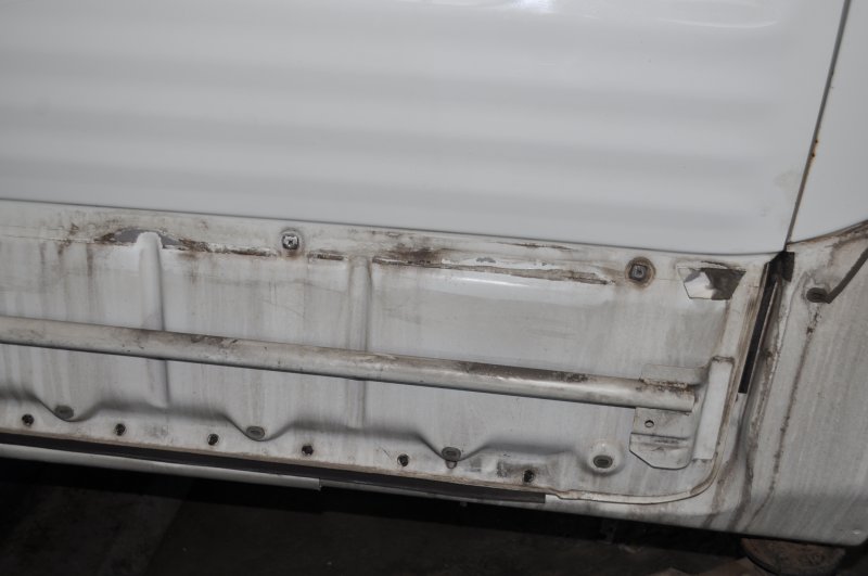 Дверь левая VehiCross 1998 UGS25DW 6VD1