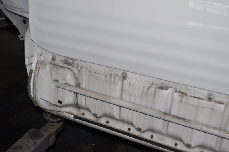 Дверь левая VehiCross 1998 UGS25DW 6VD1