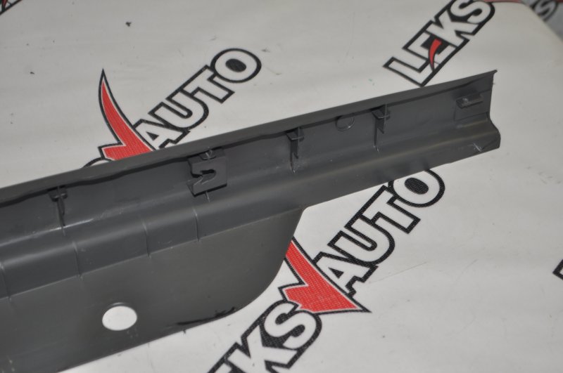 Накладка замка багажника Mitsubishi Pajero V65W 6G74