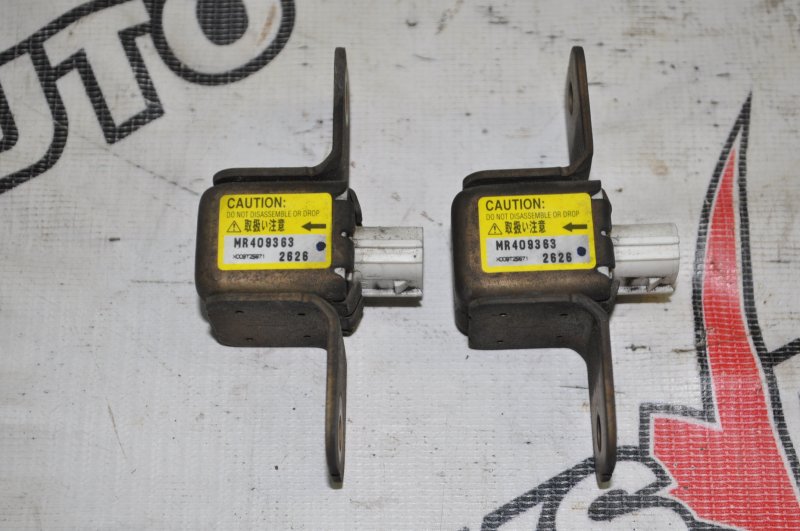 Датчик airbag Mitsubishi Pajero 2002 V65W 6G74 MR409363 контрактная