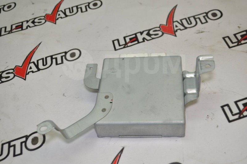 Блок управления рулевой колонкой Toyota Celsior UCF30 3UZFE