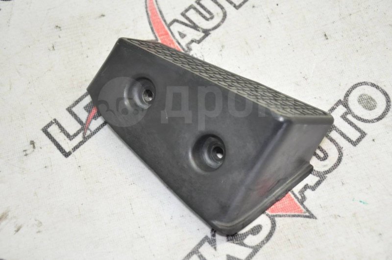Подставка под ногу Mitsubishi Pajero V23 6G72