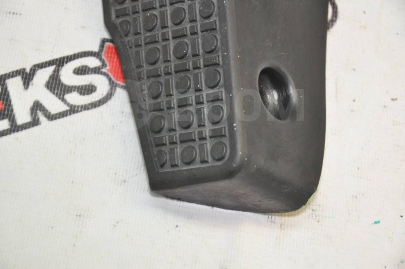 Подставка под ногу Pajero 1997 V55 6G74