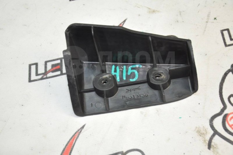 Подставка под ногу Pajero 1997 V55 6G74