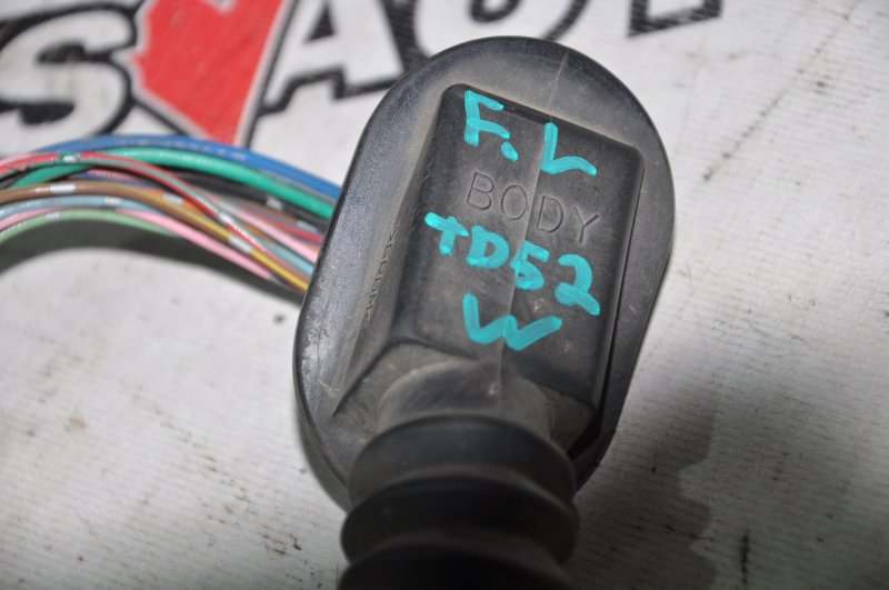 Коса двери передняя левая Escudo TD52W