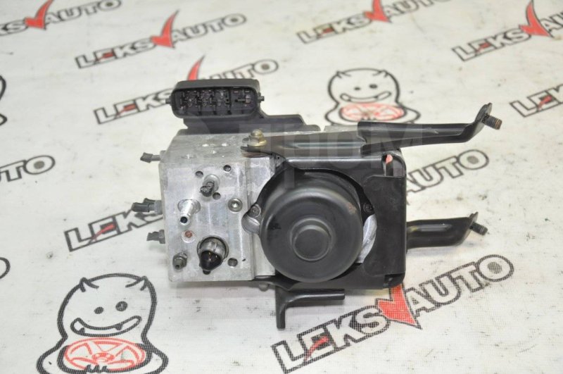 Блок abs Toyota Celsior UCF31