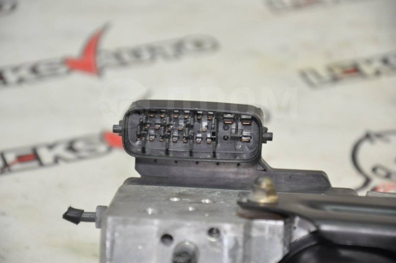 Блок abs Celsior UCF31