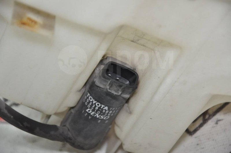 Бачок стеклоомывателя Celsior UCF31 Бачок стеклоомывателя Celsior UCF31