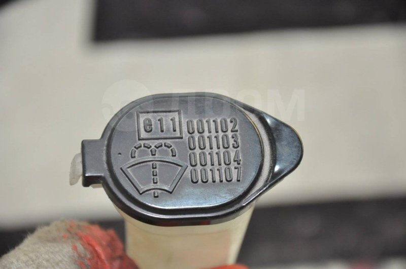 Бачок стеклоомывателя Celsior UCF31 Бачок стеклоомывателя Celsior UCF31