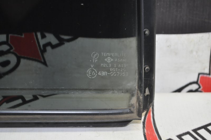 Стекло заднее правое Escudo TD52W