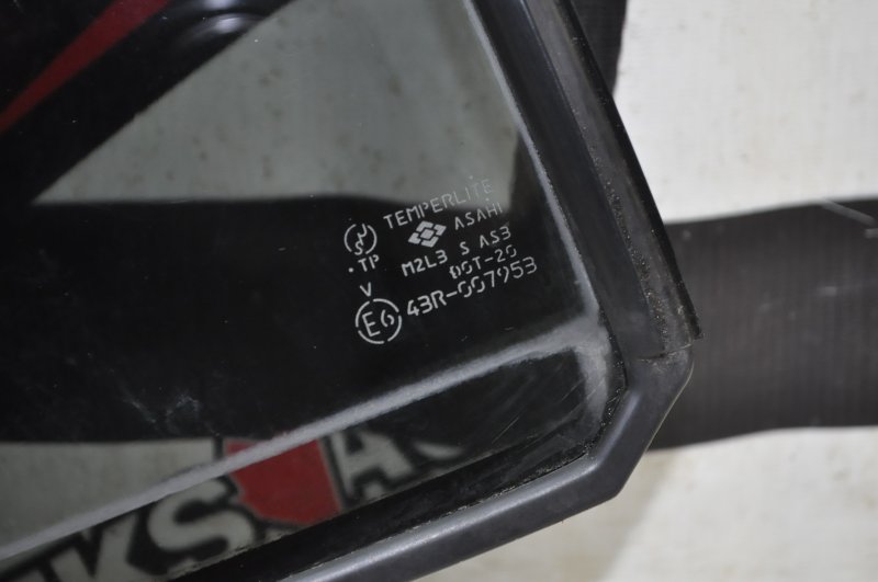 Стекло заднее левое Escudo TD52W