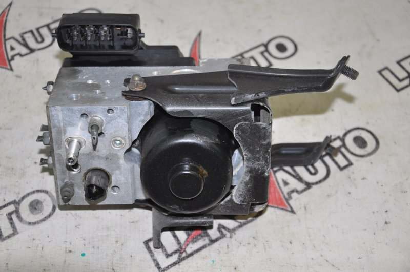 Блок abs Toyota Celsior UCF30 3UZFE