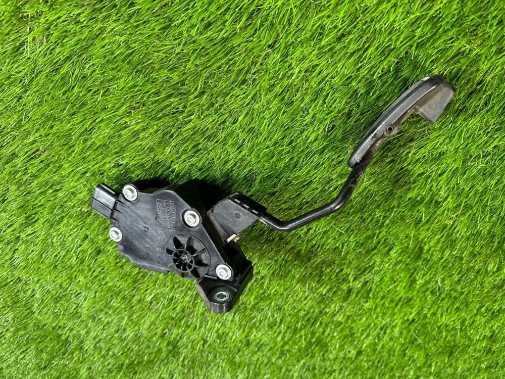 Запчасть педаль газа Toyota Vitz 2007 NCP91 1NZ-FE 78110-52010 контрактная Педаль газа Toyota Vitz 2007 NCP91 1NZ-FE 78110-52010 контрактная