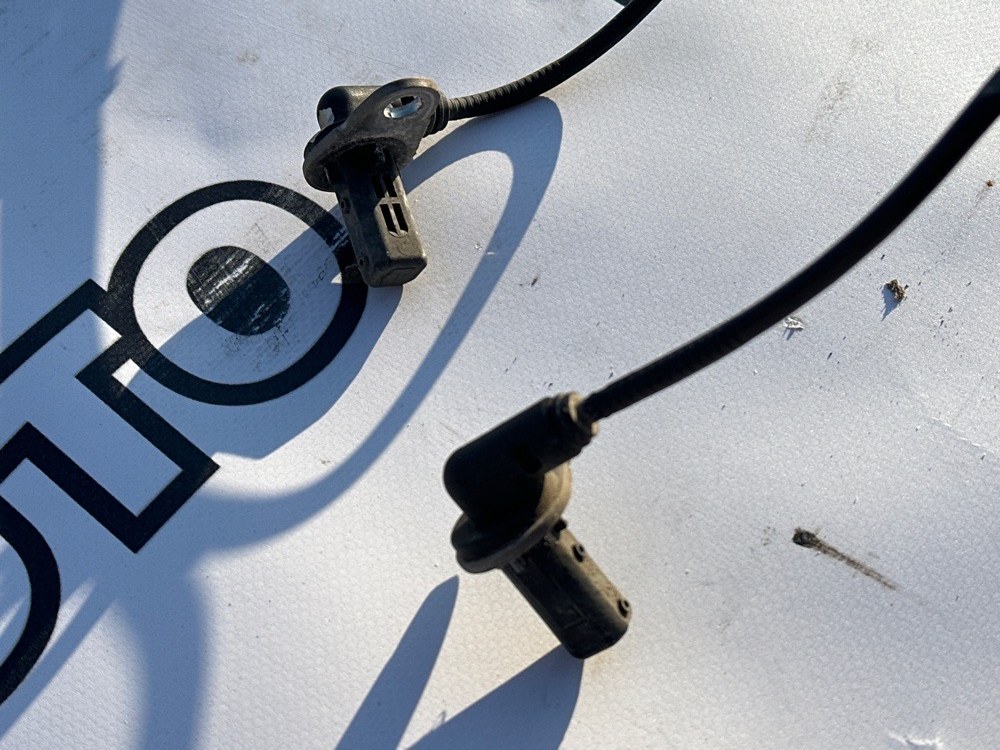 Датчик ABS задний задний Stagea 2004 NM35 VQ25DET