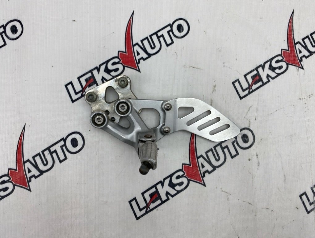 Подножка водителя в сборе левая Suzuki GSX-R 600 2008 N735 43526-37H00-000 контрактная