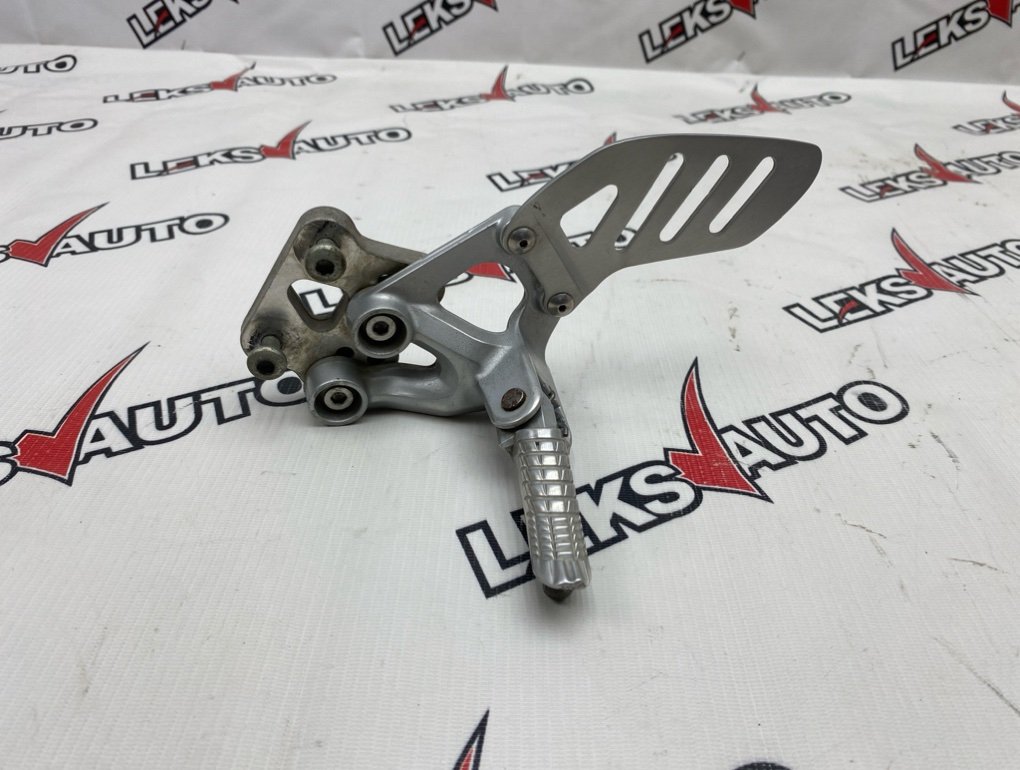Подножка водителя в сборе левая GSX-R 600 2008 N735
