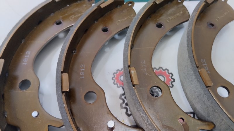 Тормозные колодки заднее GBRAKE GS05524 Барабанные