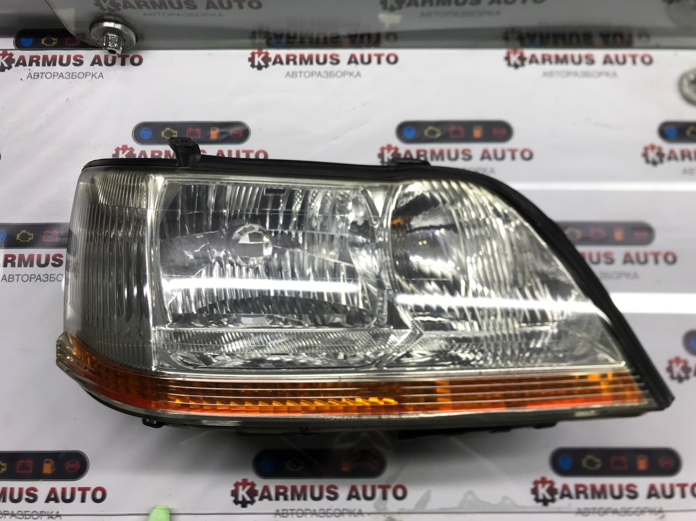Фара Toyota Crown Majesta UZS171 правая Фара Toyota Crown Majesta UZS171 правая