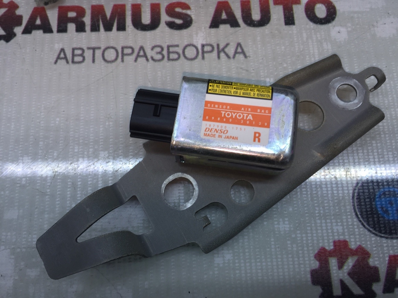 Датчик airbag правый Датчик airbag правый