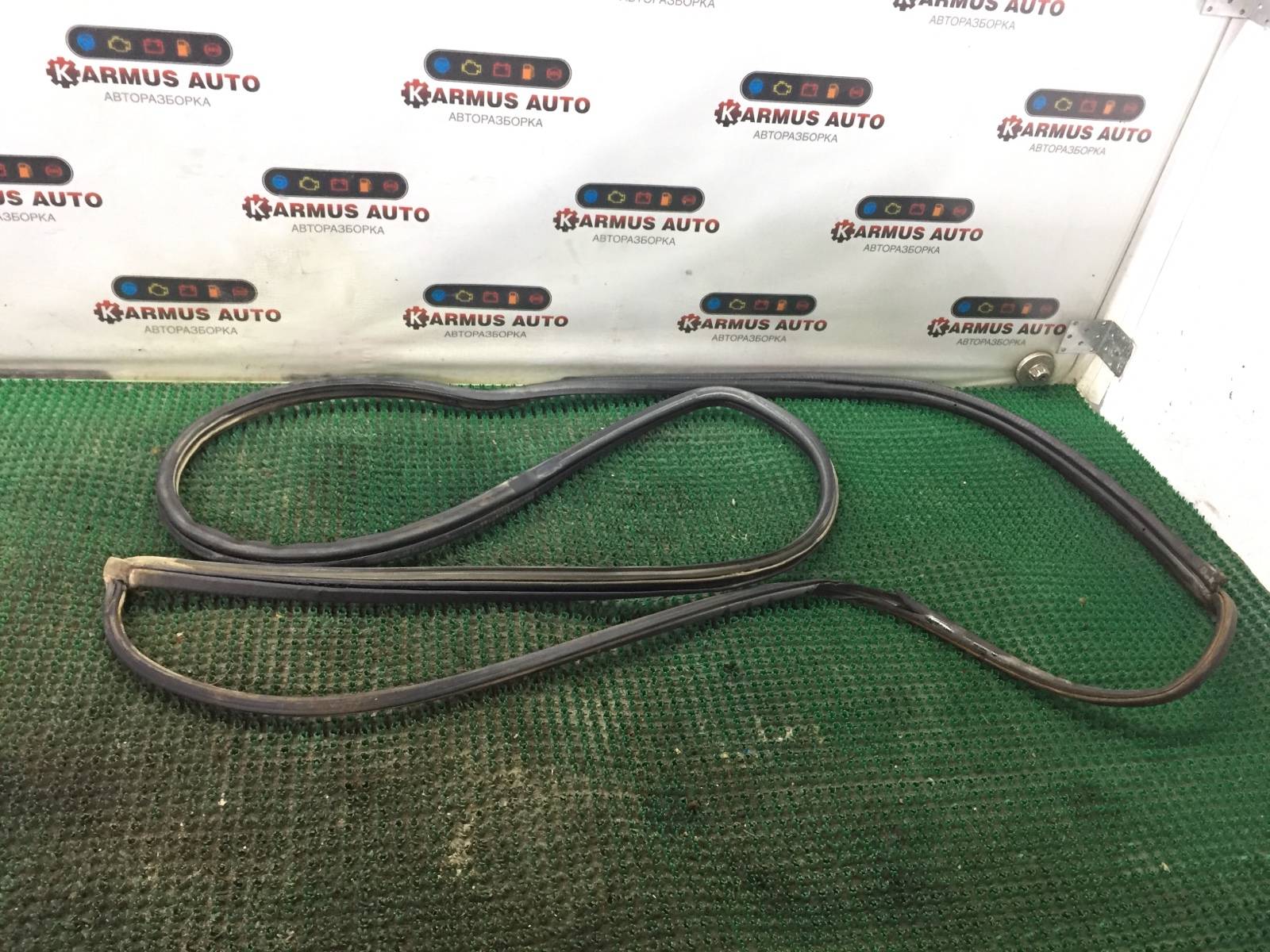 Уплотнитель багажника Isuzu Trooper UBS7VF LG6 контрактная