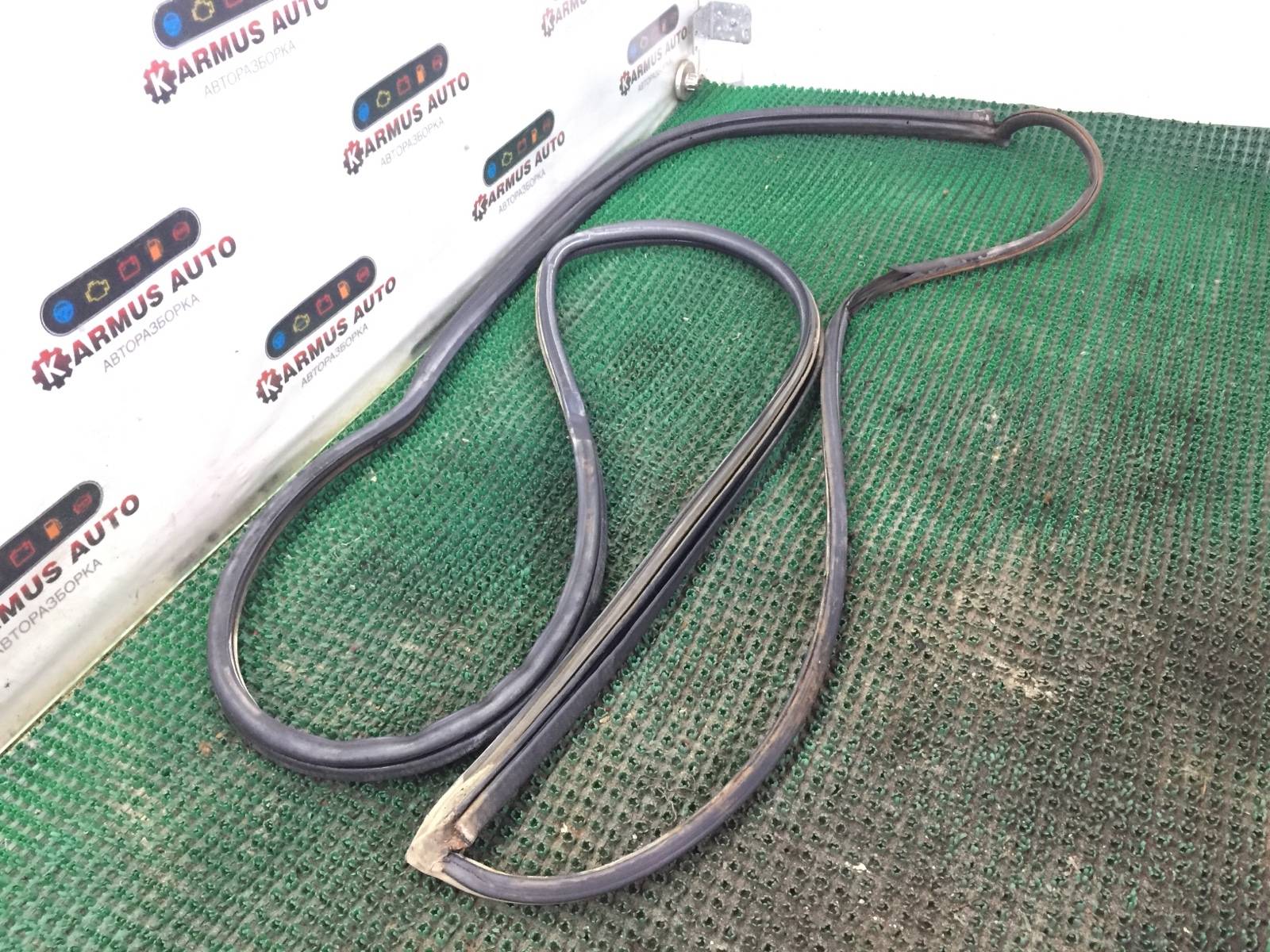 Уплотнитель багажника Trooper UBS7VF LG6