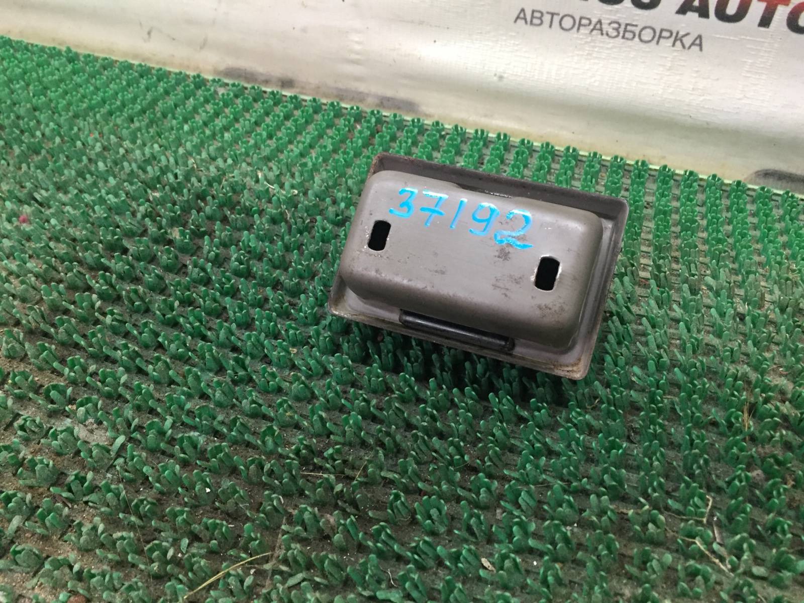 Пепельница передняя правая Isuzu Trooper UBS7VF LG6