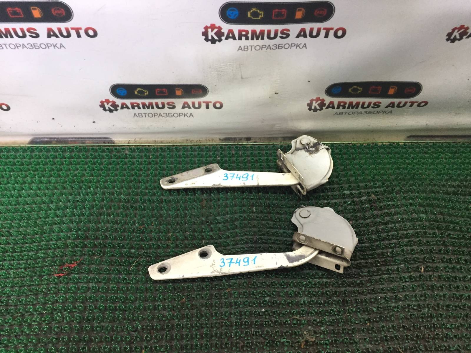 Петля капота Isuzu Trooper UBS7VF LG6 контрактная