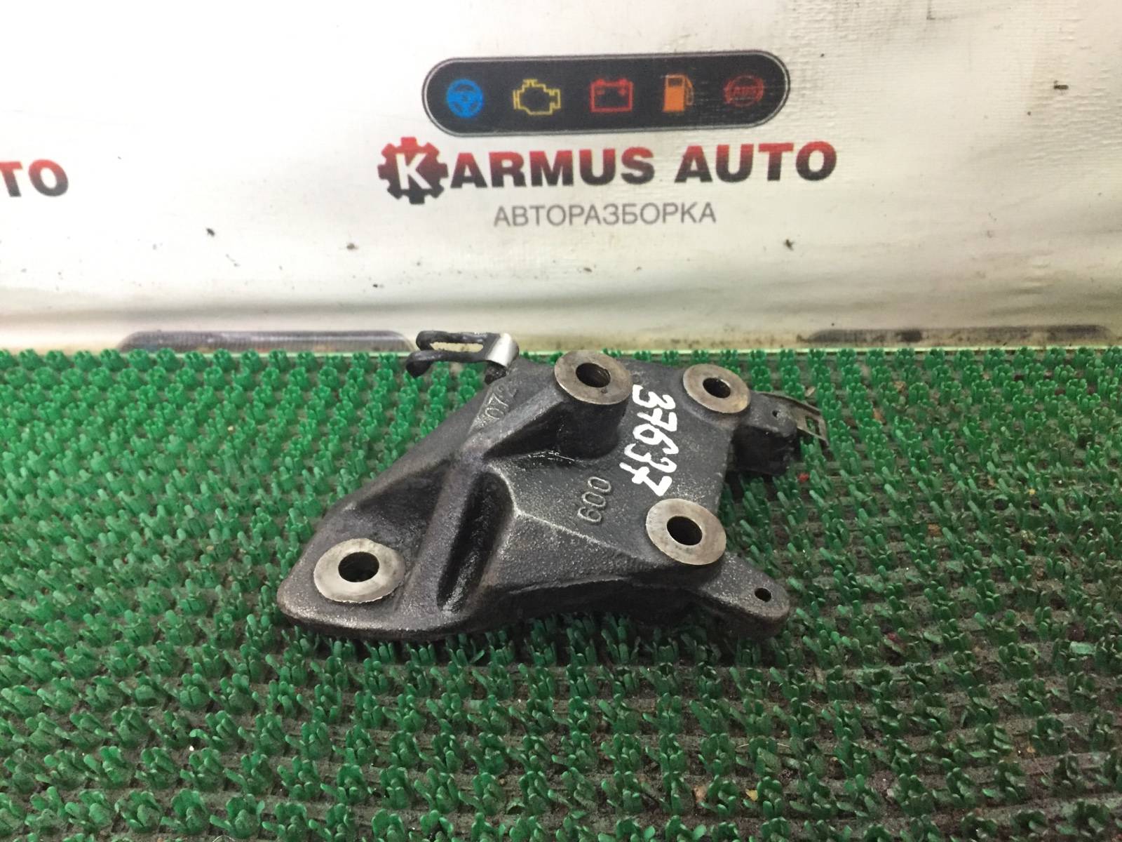 Кронштейн опоры двигателя левый Trooper UBS7VF LG6