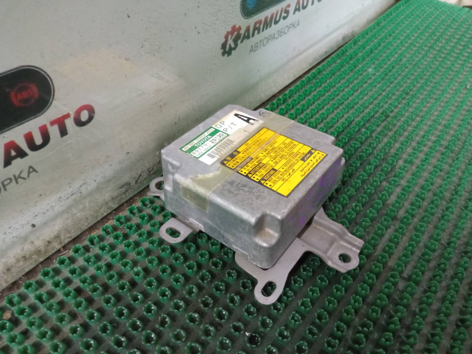 Блок управления airbag Carina ST215 3SFE