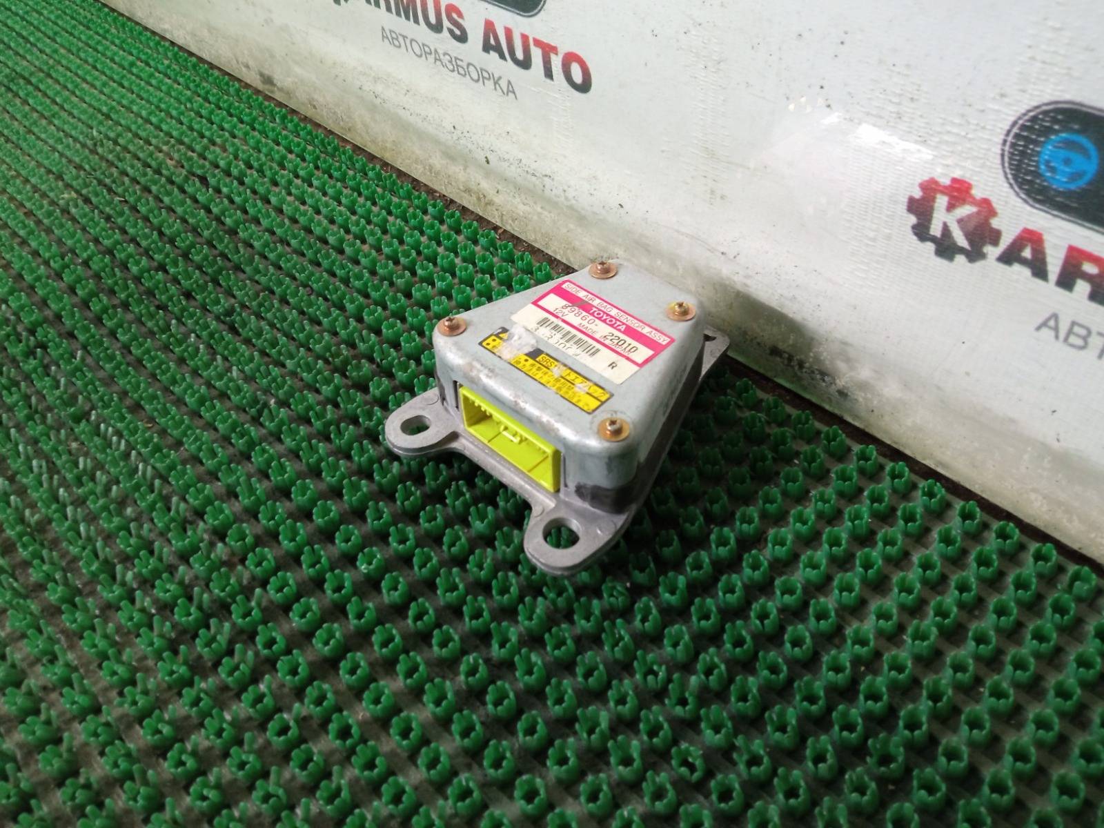 Датчик airbag Toyota Mark II GX100 1GFE