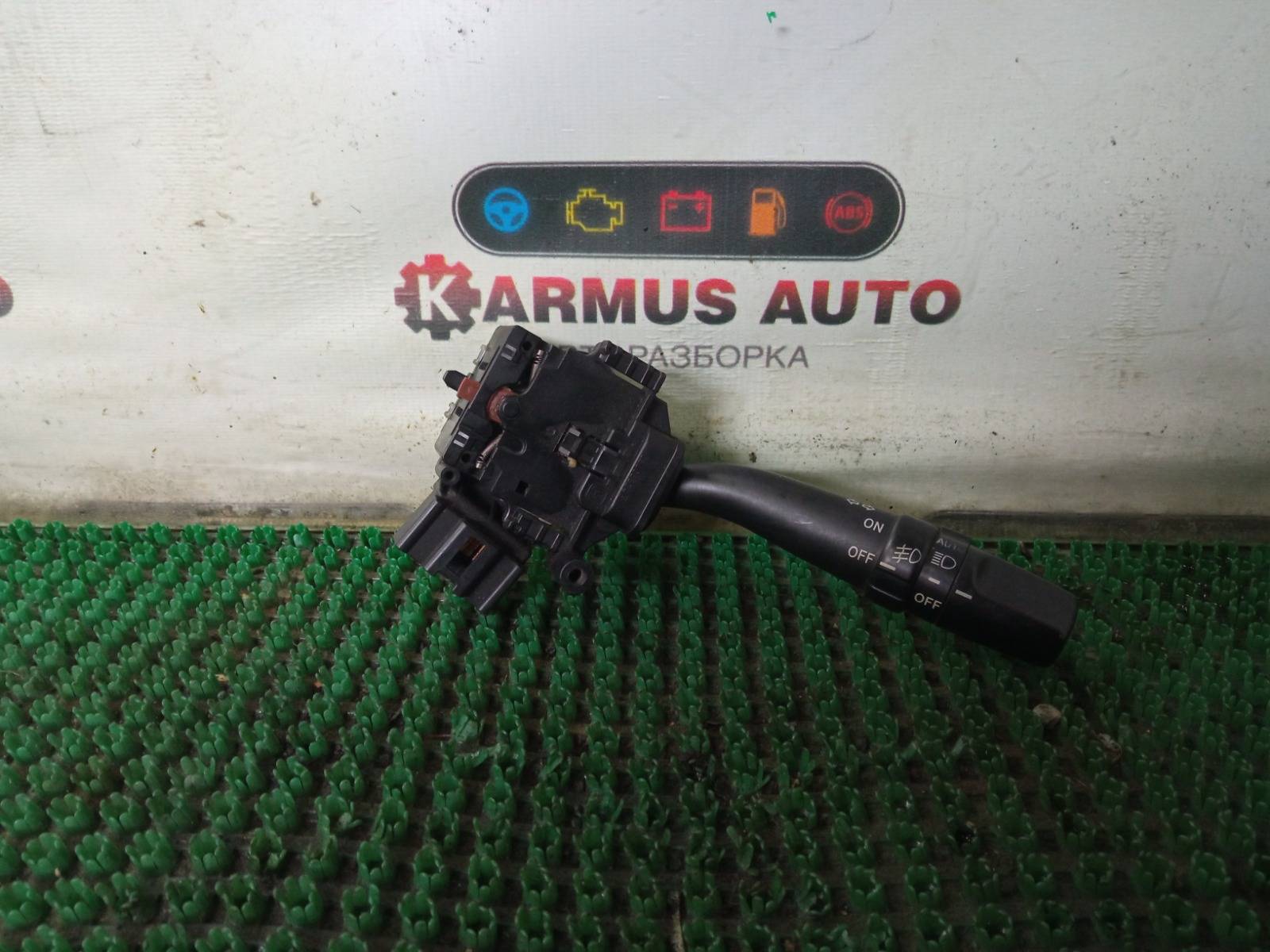 Блок подрулевых переключателей правый Toyota Wish ZNE10 1ZZFE 84140-12520 контрактная