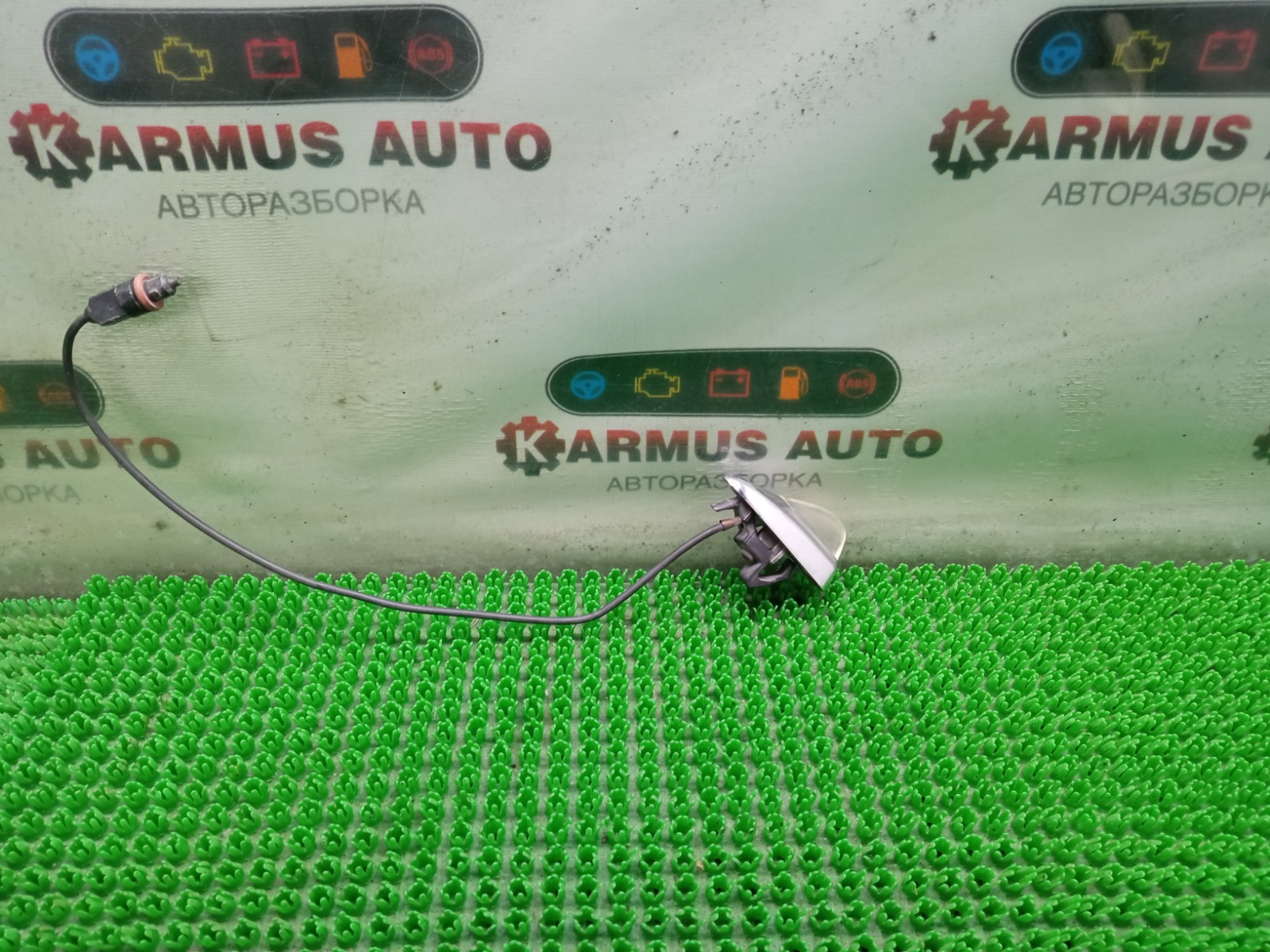 Габарит на крыло левый Toyota Mark II GX90 1GFE 8172022060 контрактная