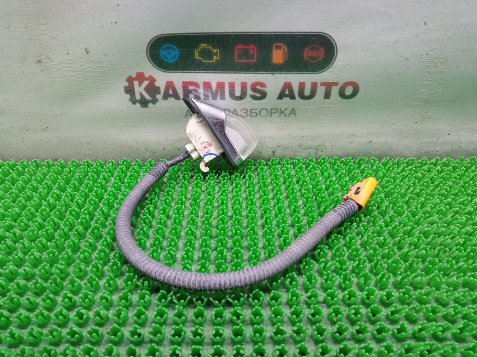 Габарит на крыло правый Toyota Crown GS171 1GFE 8171030150 контрактная