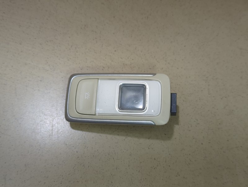 плафон освещения салона 01725306