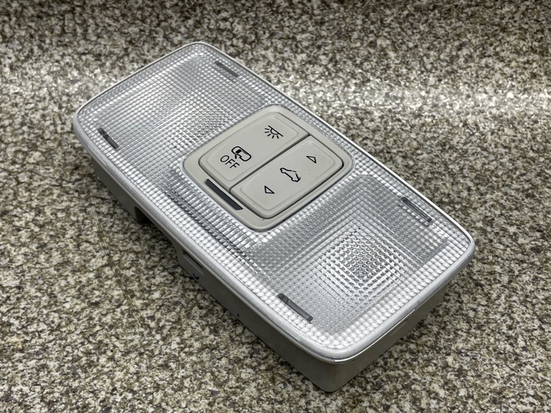 плафон освещения салона 5CG947105B