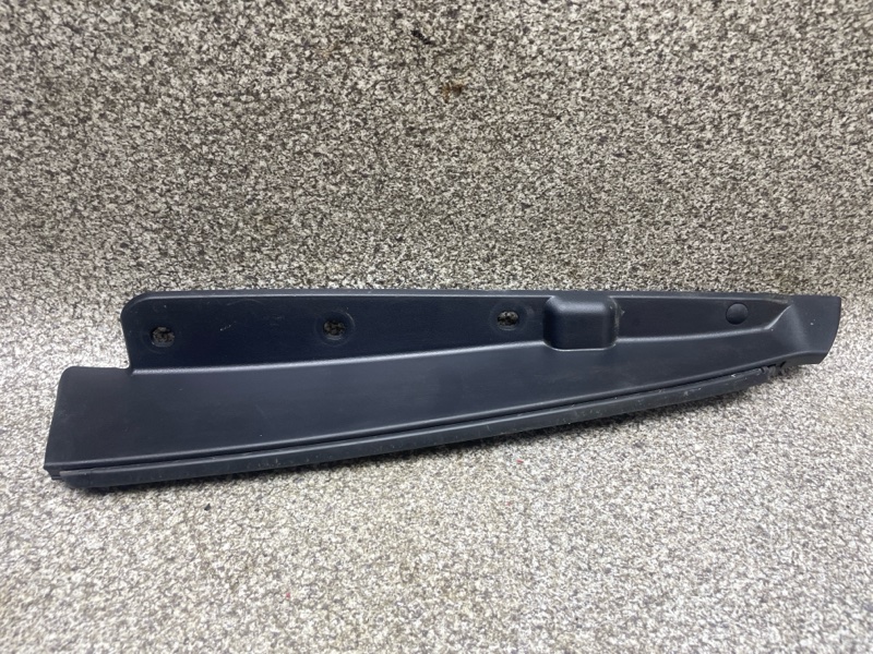 Накладка под фонарь LJ6BS406A76AB