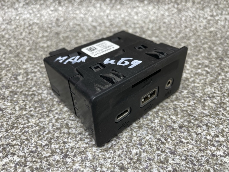 USB-розетка, Разъем AUX 13529861