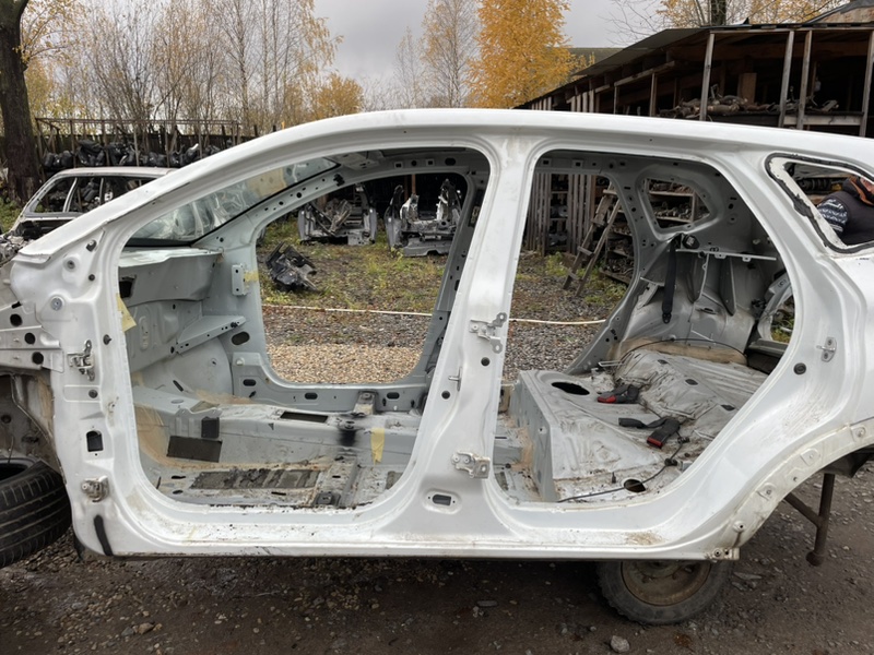 Порог со стойкой 764137124R