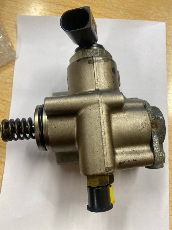 Запчасть топливный насос Audi Q7 2009 4LB BAR HFS853104 Б/У Топливный насос Audi Q7 2009 4LB BAR HFS853104 Б/У