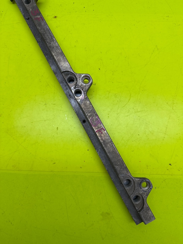 Топливная рейка TOYOTA LAND CRUISER FJ80 3F Топливная рейка TOYOTA LAND CRUISER FJ80 3F