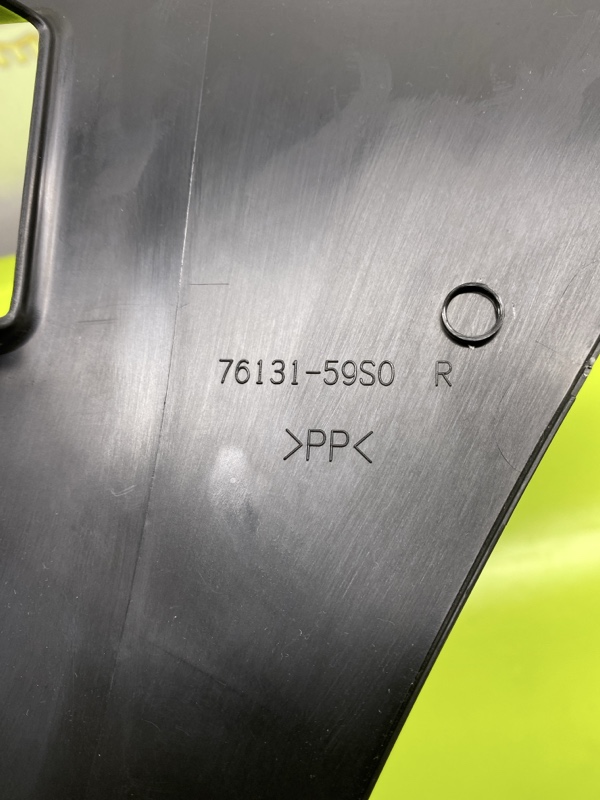 Пластик салона правый HUSTLER 2023/5 MR52S-319522 R06A Пластик салона правый HUSTLER 2023/5 MR52S-319522 R06A