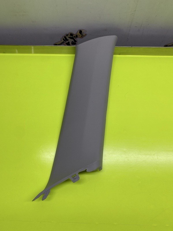 Обшивка стойки кузова передняя правая Suzuki HUSTLER MR52S-319522 R06A