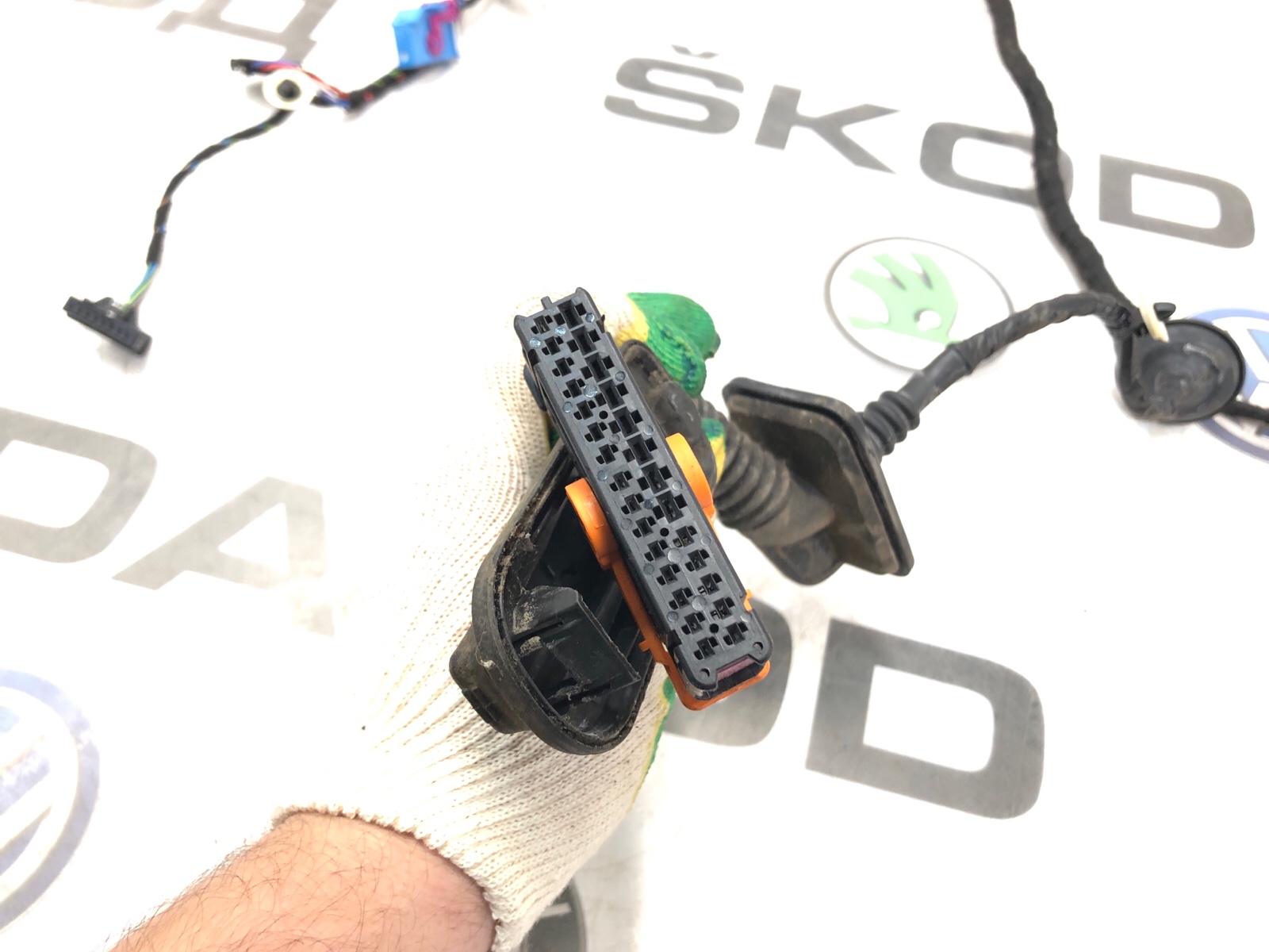 Проводка двери передняя правая Yeti 2014 5L 2.0 CFJA